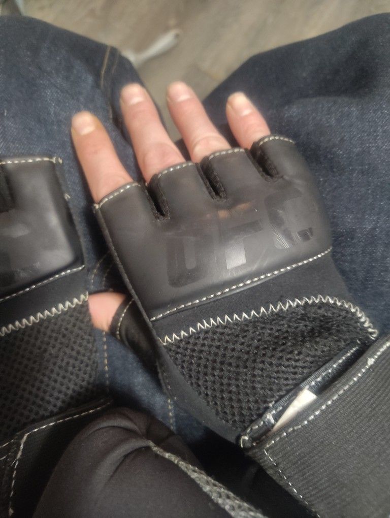 UFC Sparring Mitz And Gloves