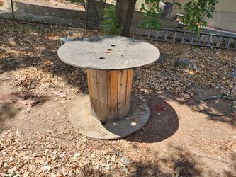 Wood Thimble Wire Table