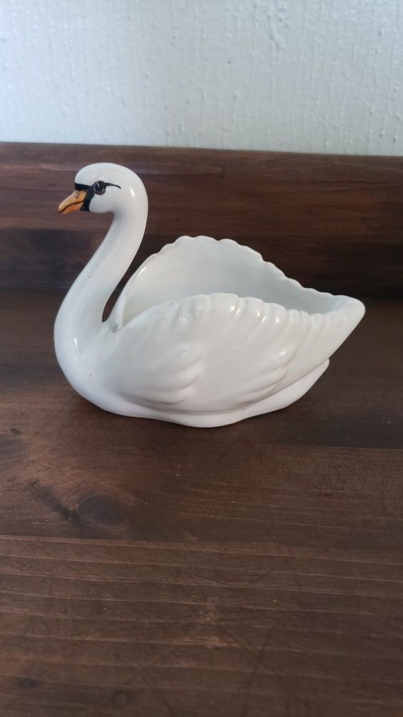 Vintage White Swan  Planter.