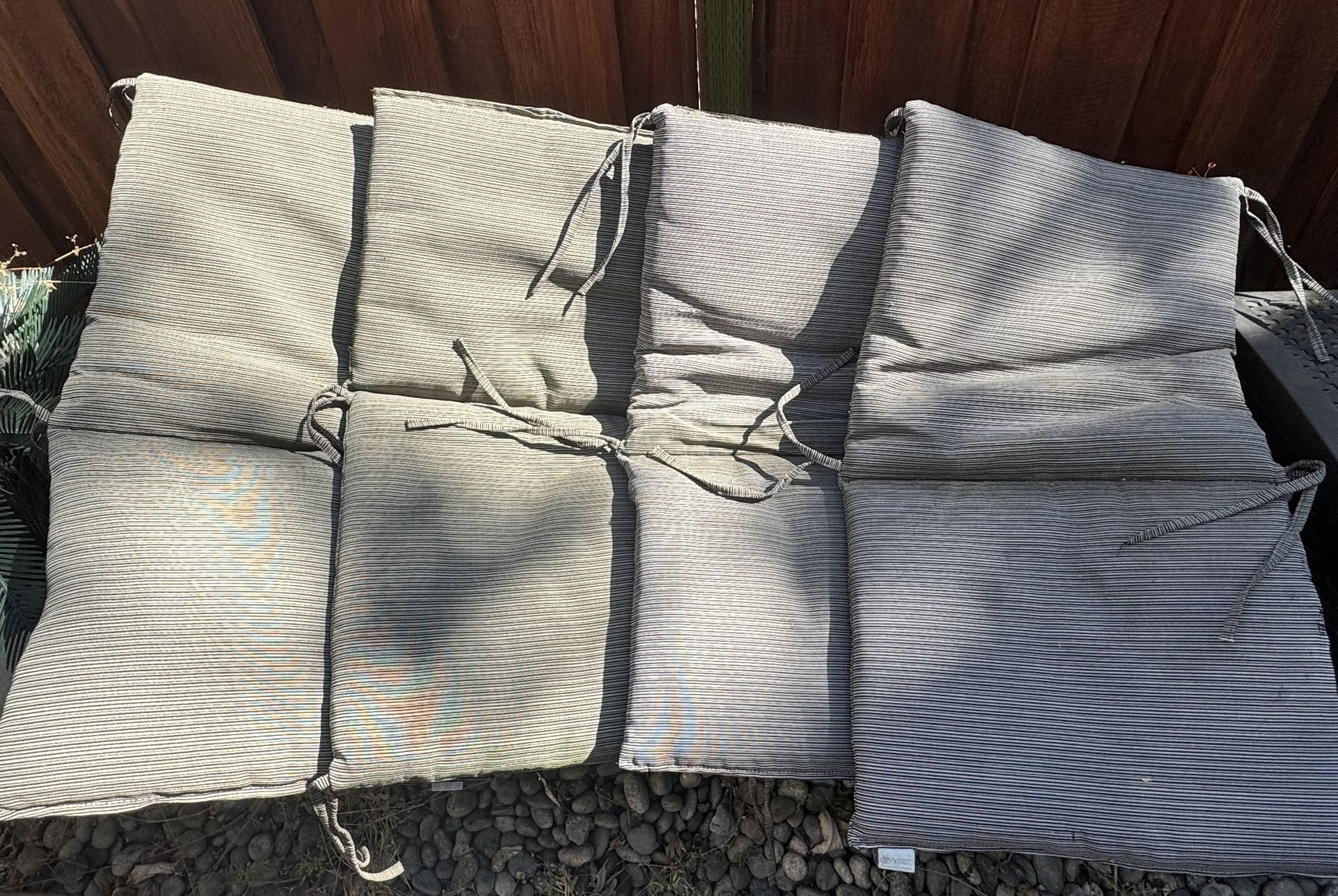 🚨Bargain: 🏡 4 Patio Chair Cushions, Each has 4 Ties, Reversable, Made in USA