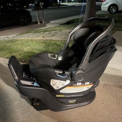 Uppa Baby Aria Car seat And Two Bases