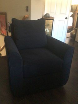 Large like new swivel chair