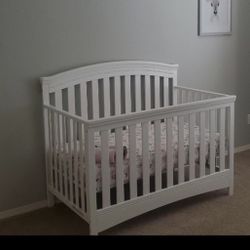 Baby Crib and Mattress Converts to Toddler Bed W/Extras