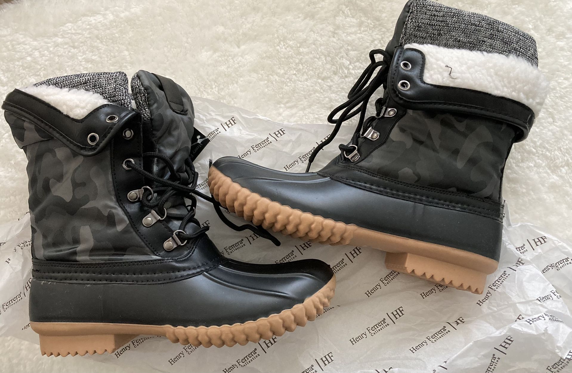 Boots -NEW - Women’s size 9