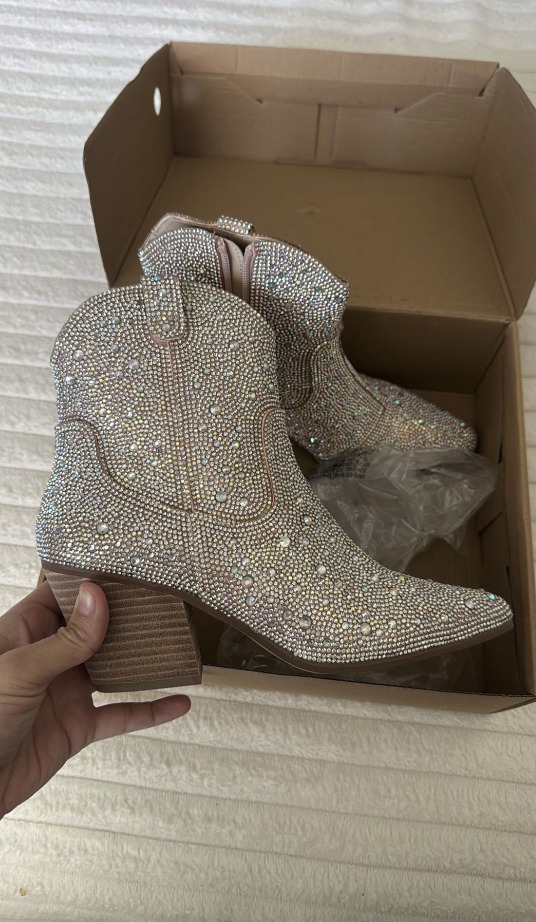 Matisse Harlow Bootie Boots. NIB In rhinestone