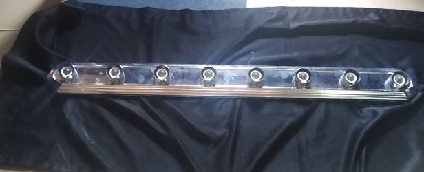 8 Lightbulb Lighting Fixture