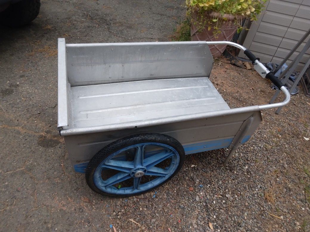 Folding Wheelbarrow