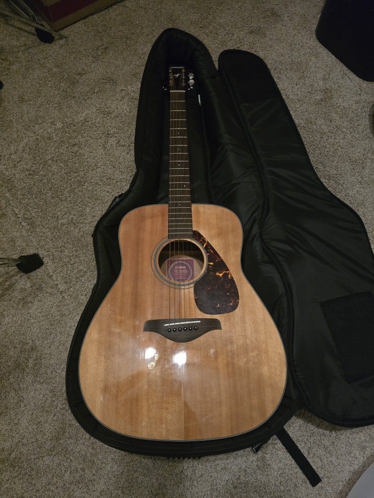 Yamaha FG700s Acoustic Guitar W/ Soft Case