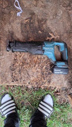 MAKITA Wireless Heavy-duty Saw Zawl