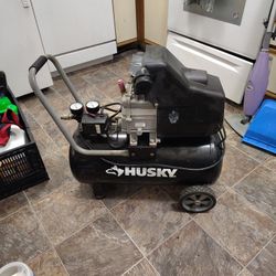 Husky  8gal 4.0scfm 125psi 1.5hp air compressor 