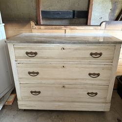  Dresser With Mirror