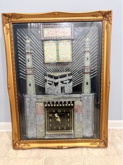 Beautiful 32 by 24 inch islamic wall art with a built in clock and a brand new battery included.