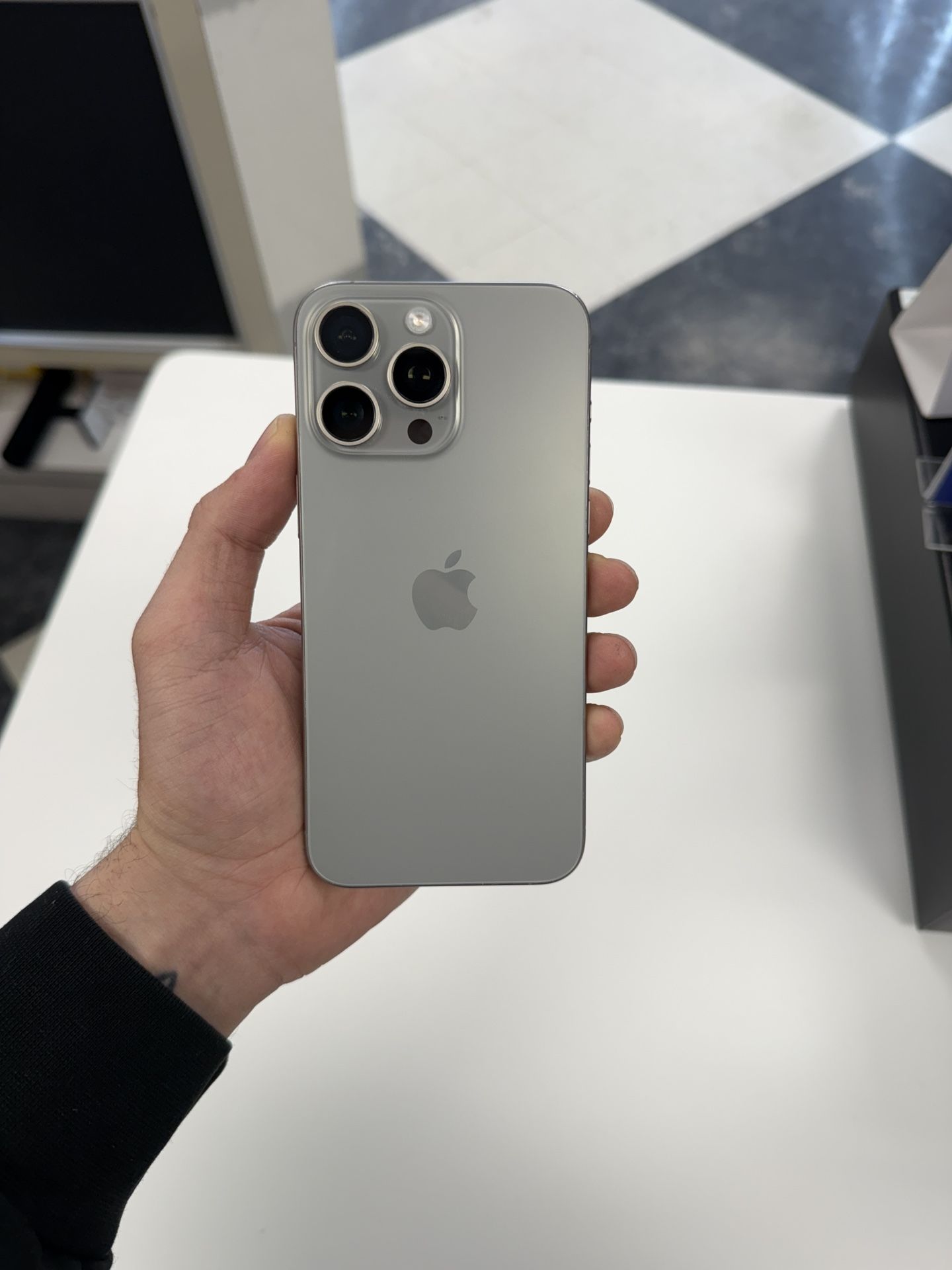 Apple iPhone 15 PROMAX 256GB UNLOCKED