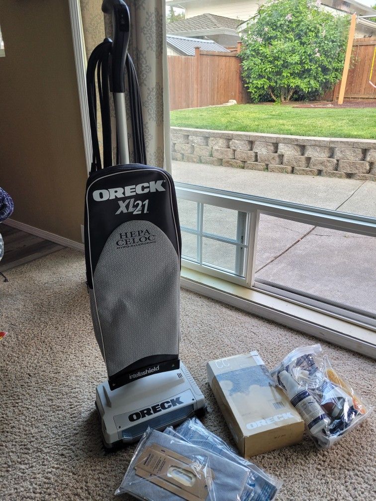 Oreck XL 21 vacuum for Sale in Renton, WA OfferUp
