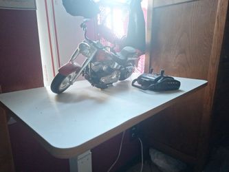 2005 New Bright Harley-Davidson Fat Boy Remote Control Motorcycle.