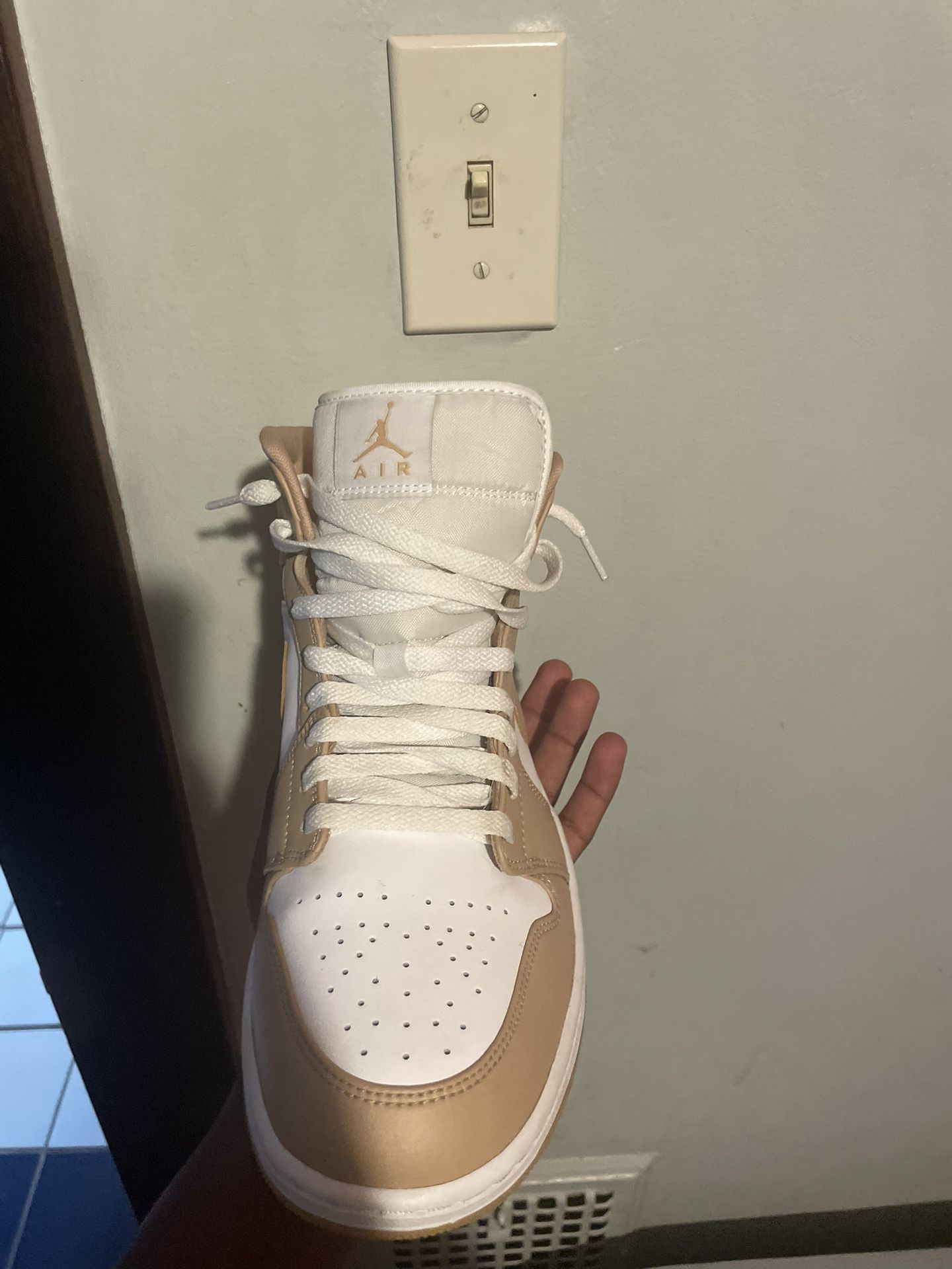 jordan 1 mid tan gum