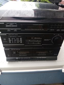 PANASONIC TURNTABLE & RADIO. Needs new handle & needle. Other than that everything works. Can be used for just Radio or parts
