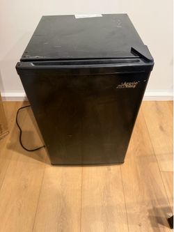 Artic King mini fridge