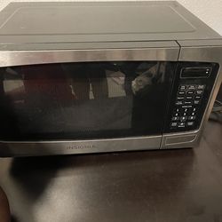 Insignia Microwave