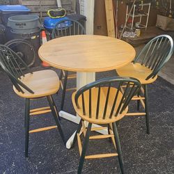 Breakfast Table With Swivel Wooden Barstools 