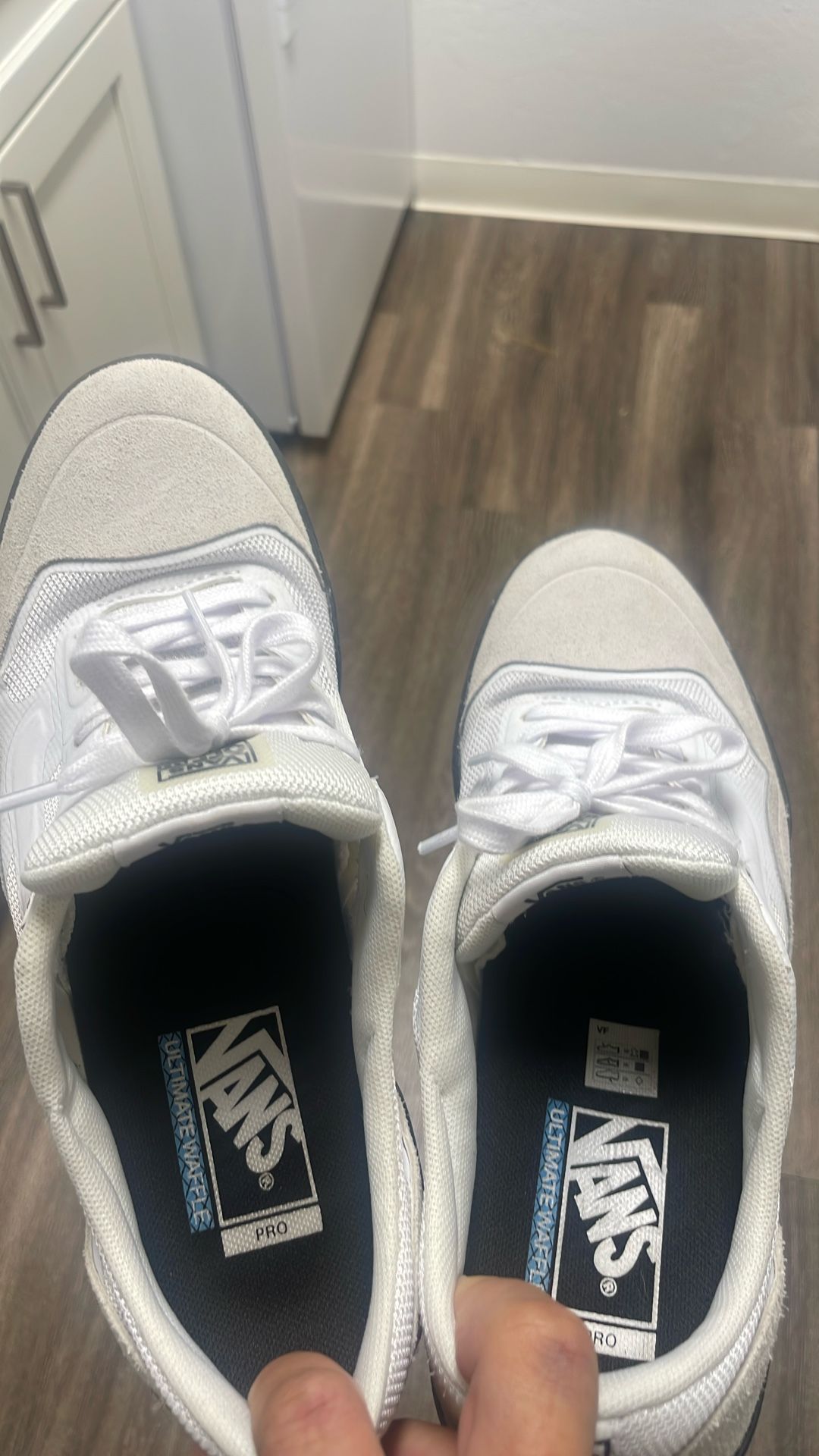 Vans A.V.E Size 9