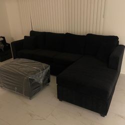 🔥 Brand New Black Sectionals With Free Ottoman 