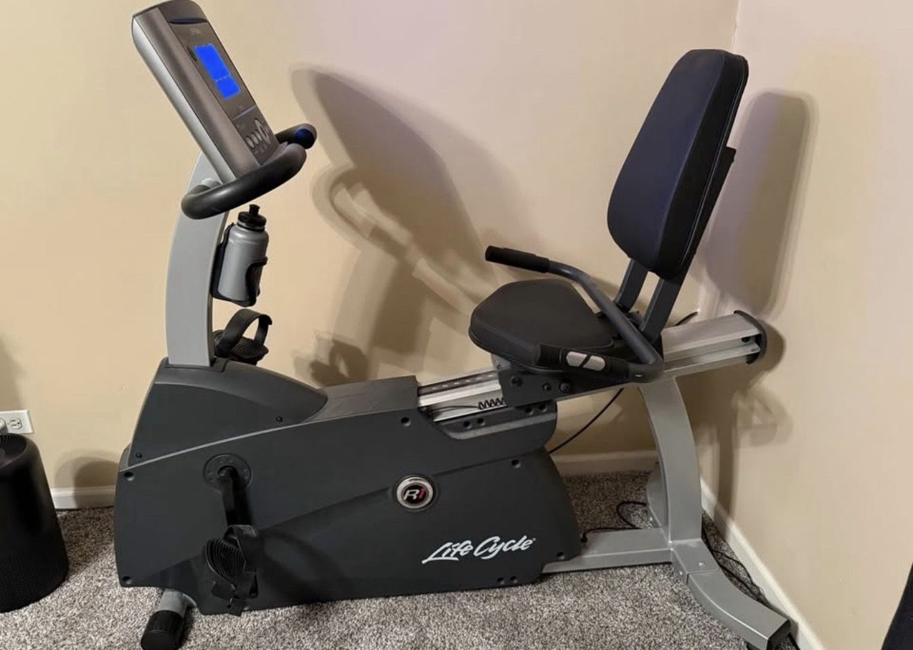 Life Fitness R1 Recumbent Bike