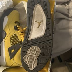 Jordan 4 