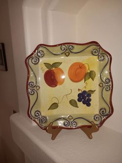 BEAUTIFUL UNIC SHAPE PORCELEIN DECORATIVE ACCENTS WITH STAND DIMANTION 13"×13".