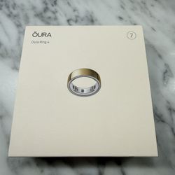 Oura Ring 4 - Gold (Size 7)