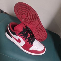 Nike Air Jordan 1 Low Bulls Size 11