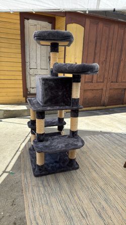 Cat tower free delivery 🚚 near USC