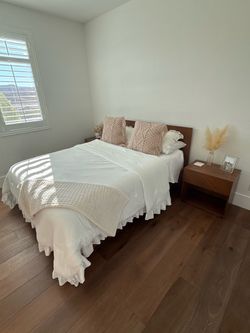 Queen bedroom set