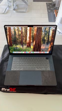 Apple MacBook Air M2 8-Core CPU and 10-Core GPU 15”(Mid 2023) 512GB SSD - Midnight