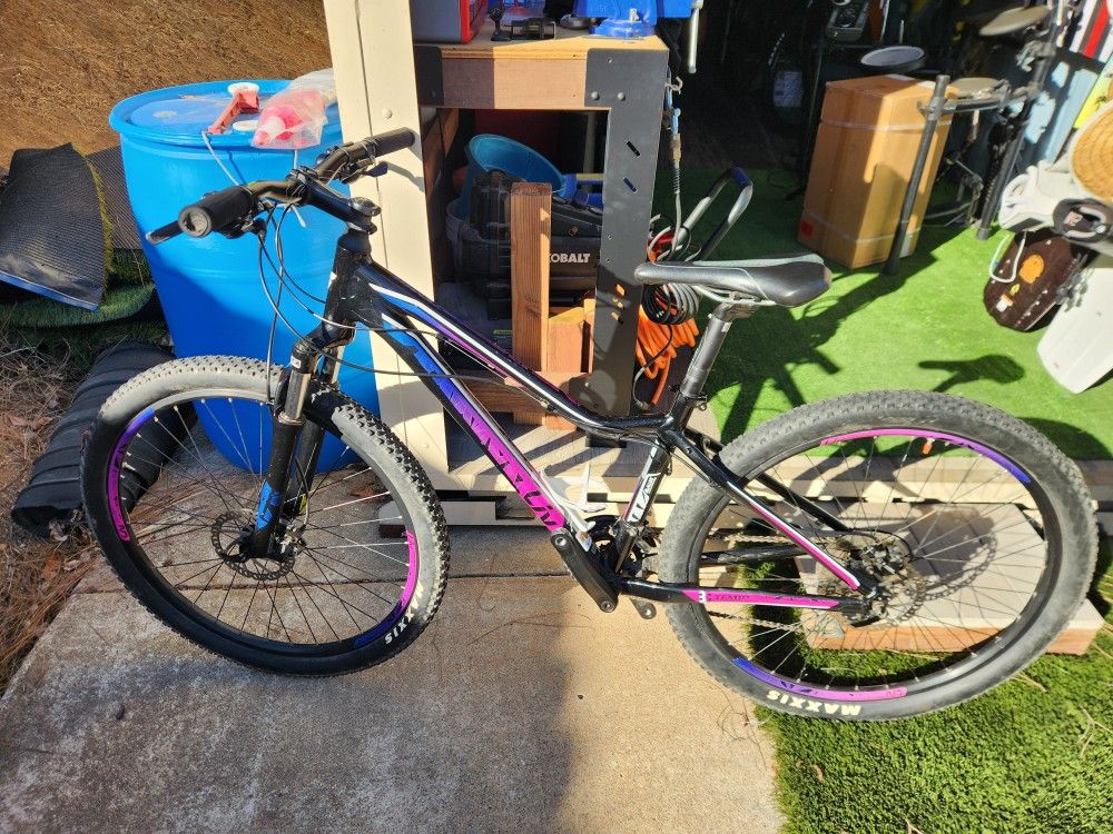 LIV Tempt Hard Tail 27.5 Size Small