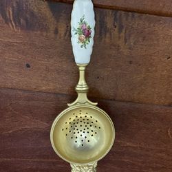 Royal Doulton Old Country Roses Tea Strainer