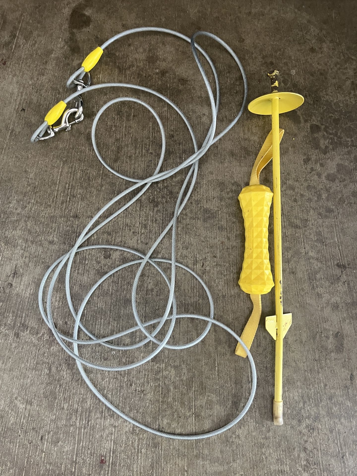 Large Dog Tie Out Cable And Stake