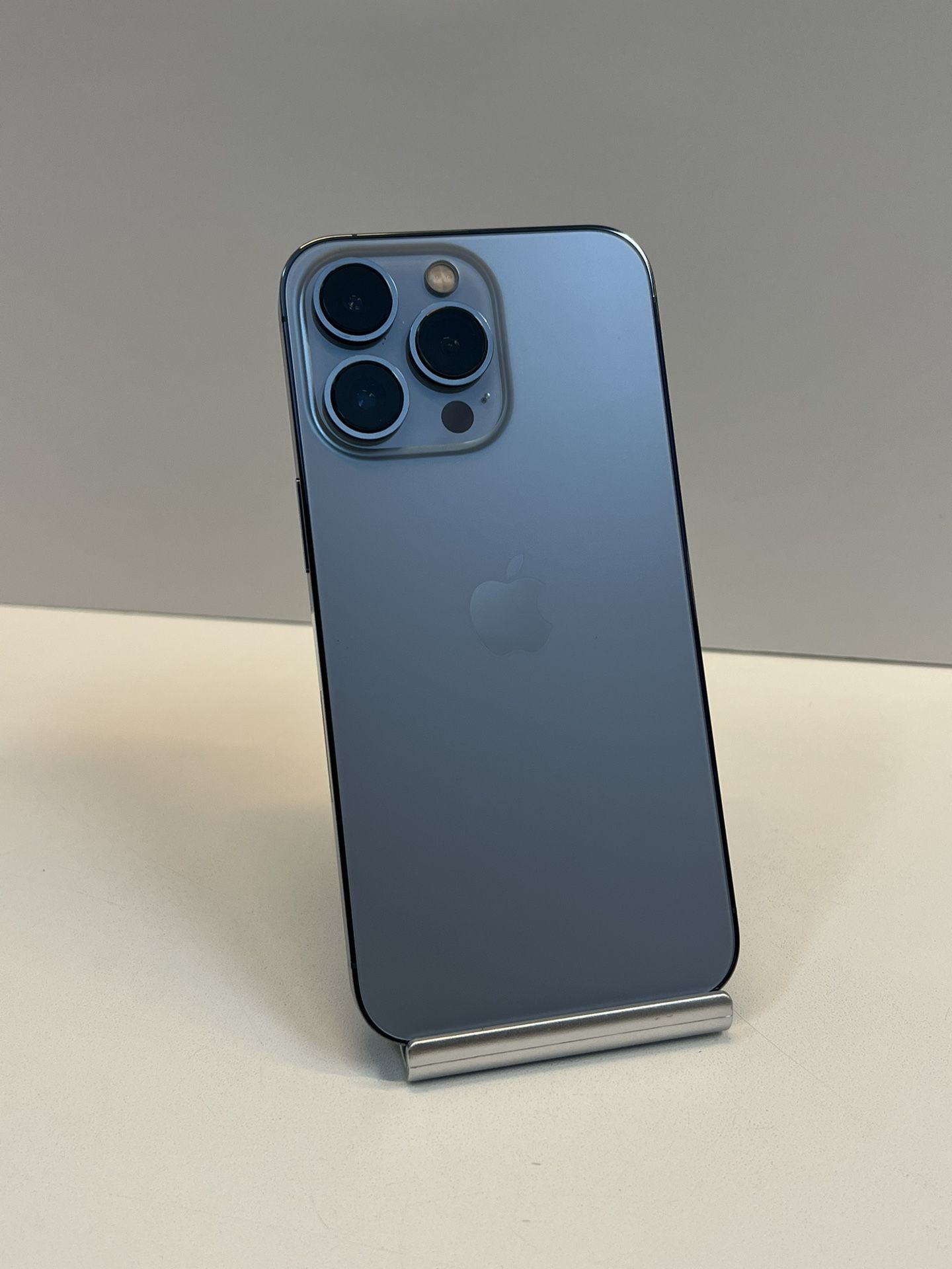 Apple Iphone 13 Pro 128gb. ( Factory Unlocked )