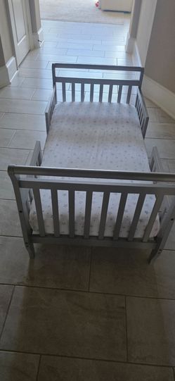 Dream On Me Rosie Toddler Bed In Grey
