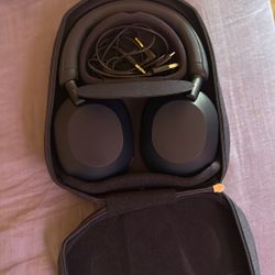 Sony XM5 Headphones