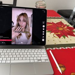 iPad Pro 12 Inch Con Teclado Y Pencil 