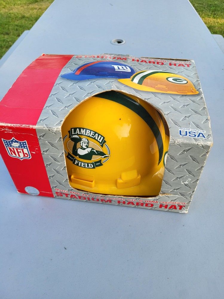 WinCraft Sports Green Bay Packer / Lambeau Field stadium hard hat, OSHA approved, collector item, new in box