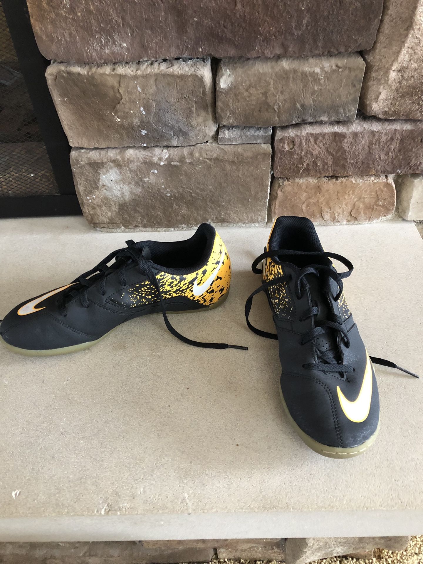 Indoor Soccer/ Turf Nike Shoes youth 3.5