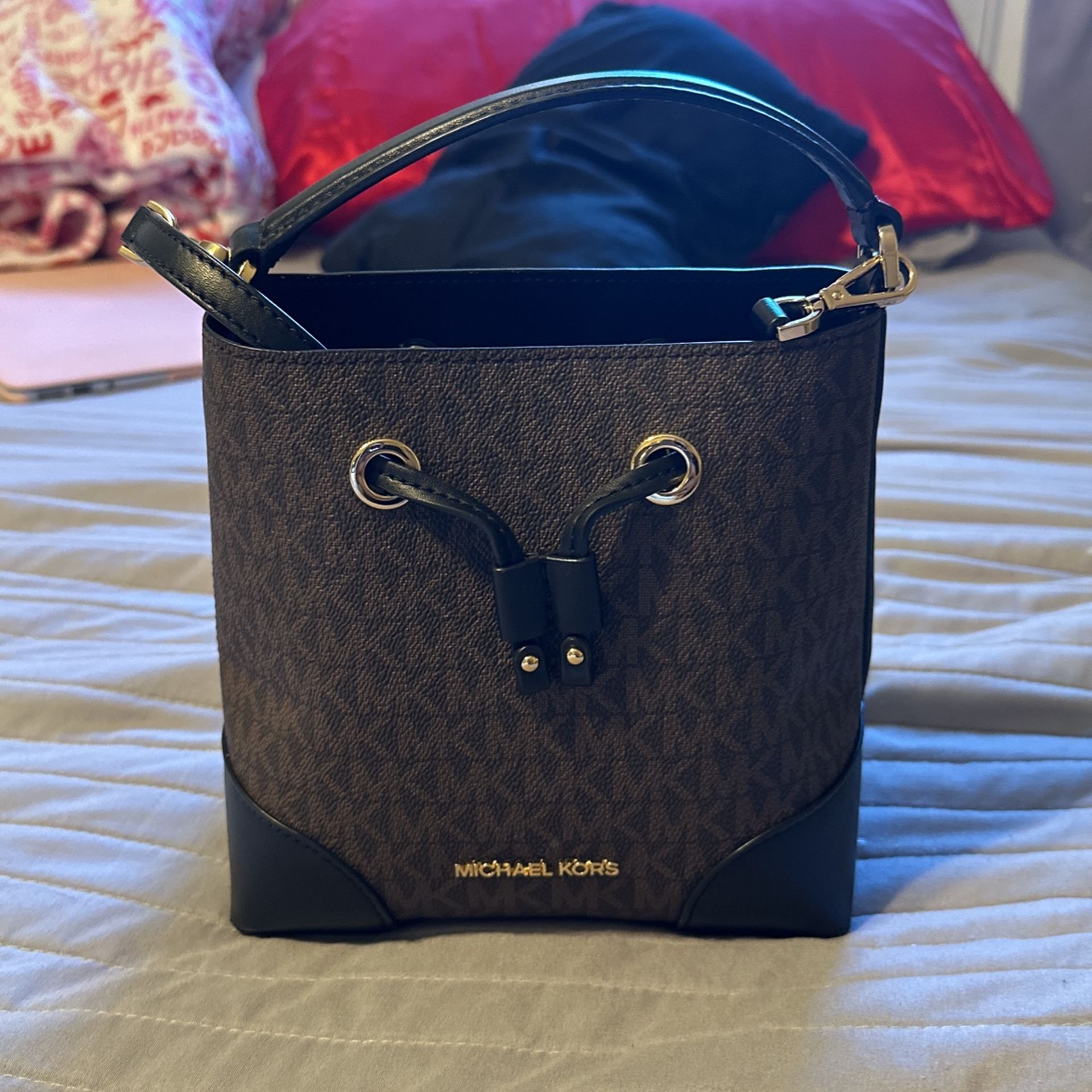 MK Mini Bucket And Burberry Crossbody Auténtic 