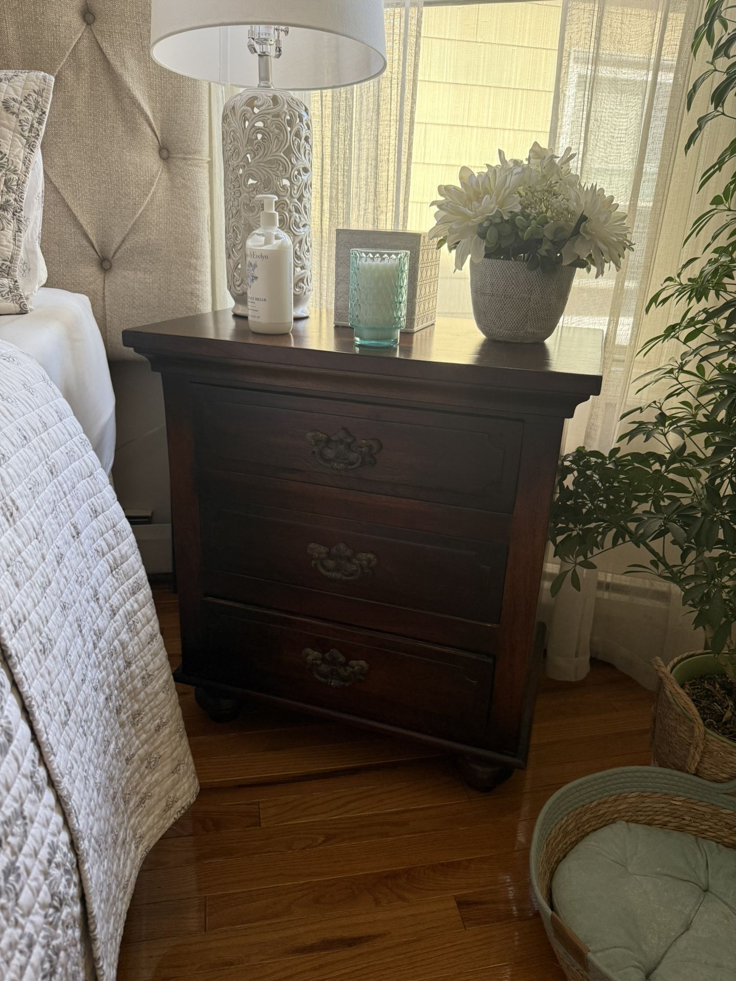 Nightstand (single)