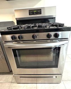 FRIGIDAIRE GAS STOVE LIKE NEW CONDITION