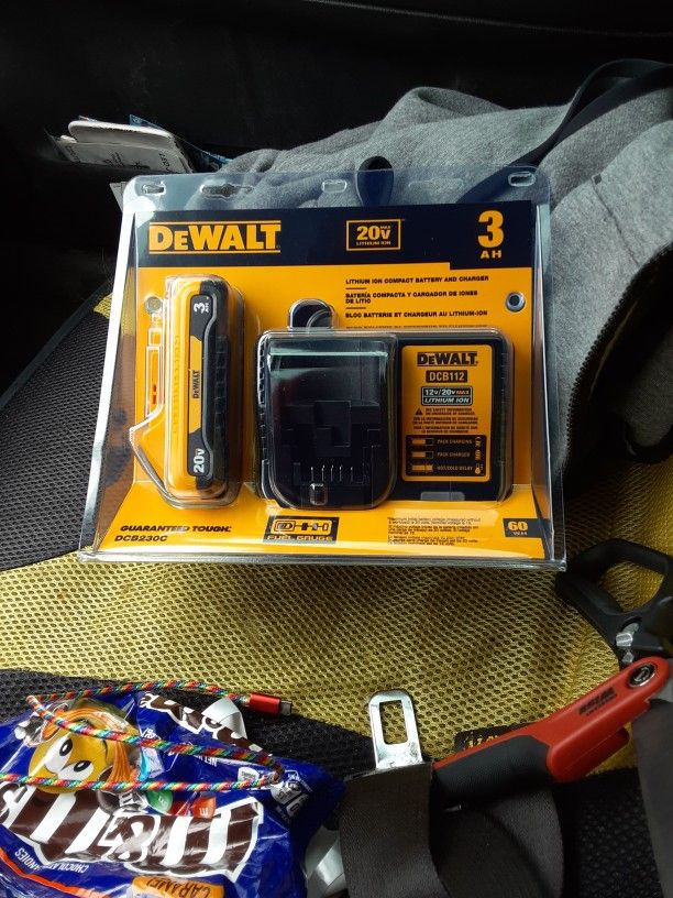 Dewalt 20v Lithum Compact Battery And Charger