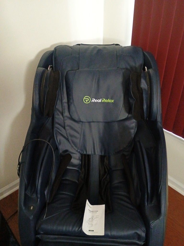 RealRelax Massage Chair Full Spine and feet/Heat full Lumbar