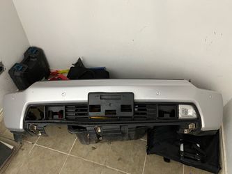 Silver Front Bumper Assembly with Fog Light