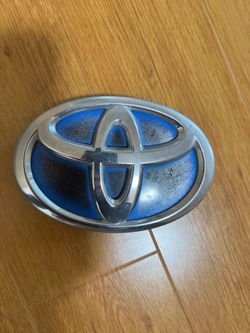 2010–2015 Toyota Prius Front Bumper Emblem – OEM